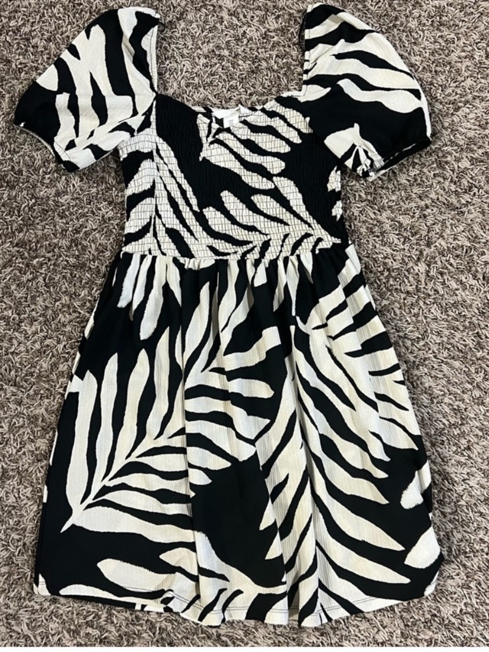 H&M Black and White Smocked Puff Sleeve Dress